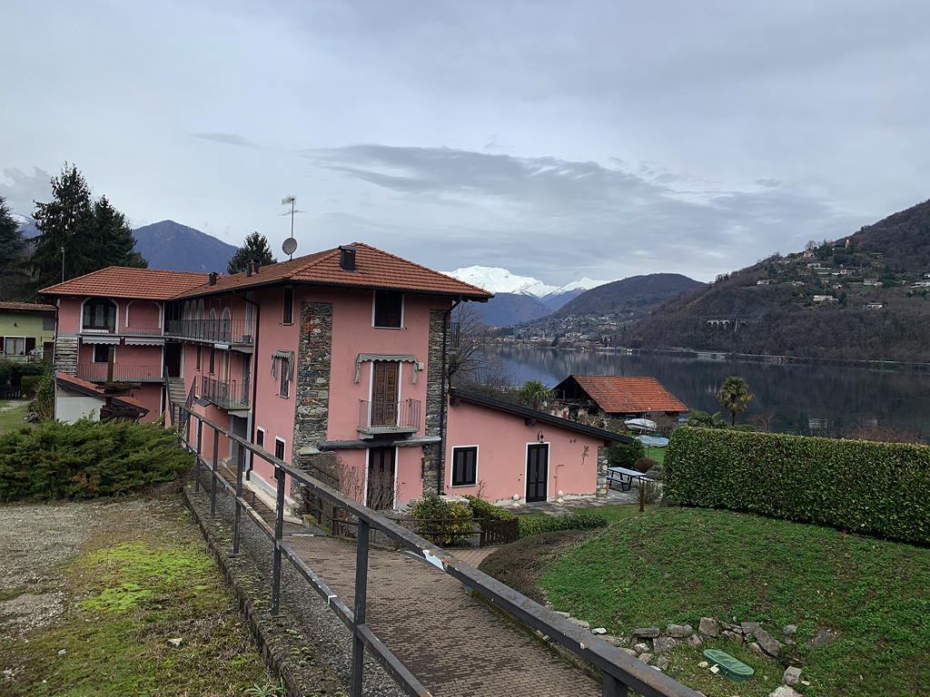 7 - Orta San Giulio, appartamento fronte lago d'Orta
con balcone, box auto e giardino privato Orta San Giulio